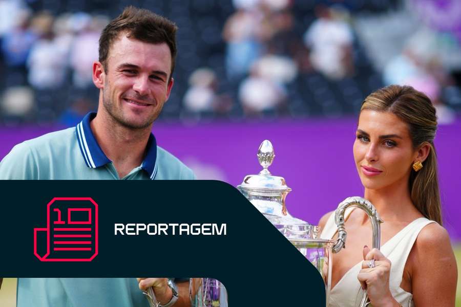 Tommy Paul e a sua namorada Paige Lorenze com o troféu do torneio de Queens em Londres