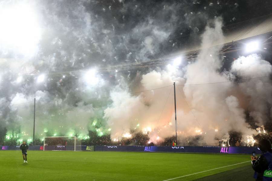 Adeptos do Feyenoord no De Kuip na semana passada