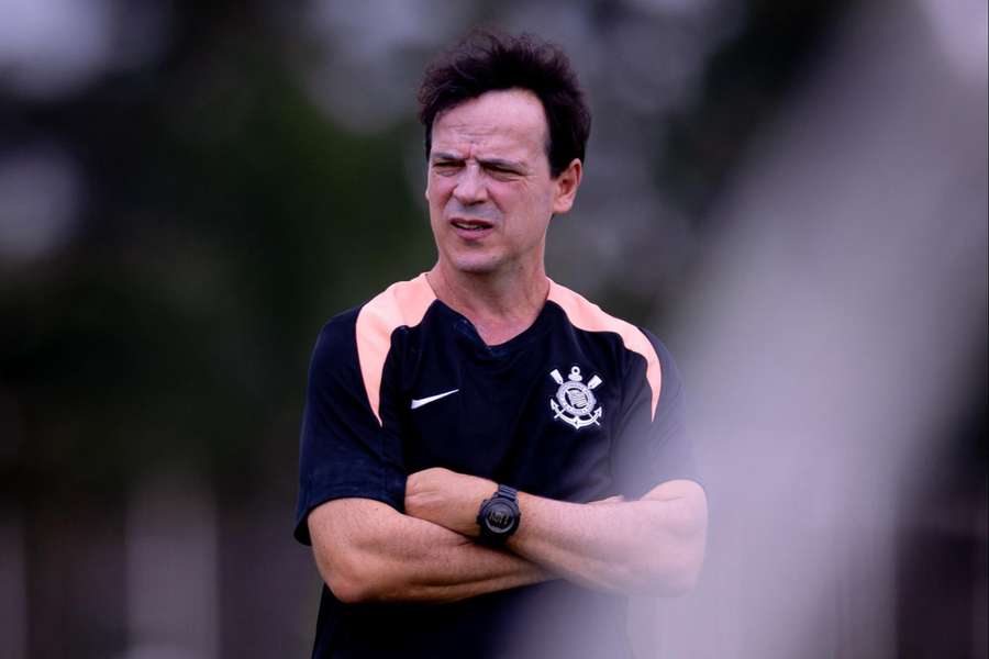 Diniz vai buscar uma mudança de mentalidade nos jogadores Diniz vai buscar uma mudança de mentalidade nos jogadores