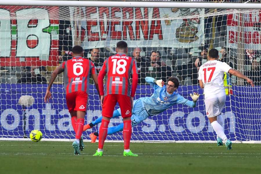 Il gol su rigore di Gianluca Caprari