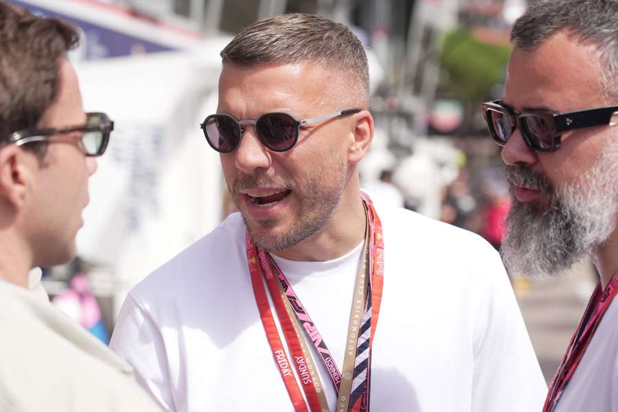 Poldi ist auch als erfolgreicher Geschäftsmann tätig