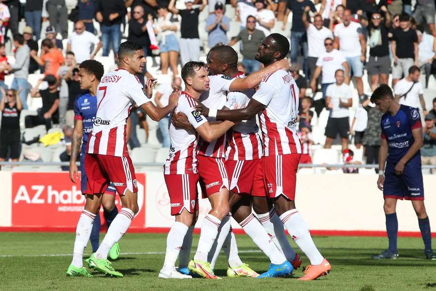 Les joueurs d'Ajaccio célébrant un but face à Clermont  en Ligue 1.