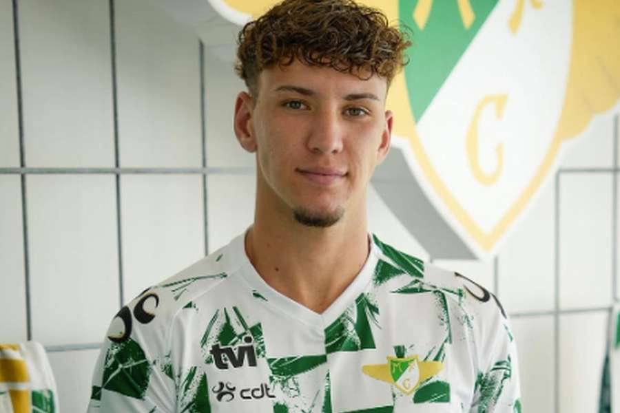 Travassos apresentado no Moreirense