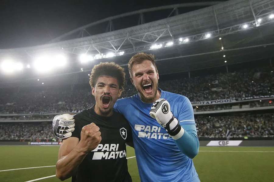 Lyon contrata Lucas Perri e Adryelson ao Botafogo