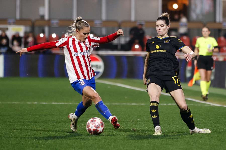 Medina, tratando de cortar un pase