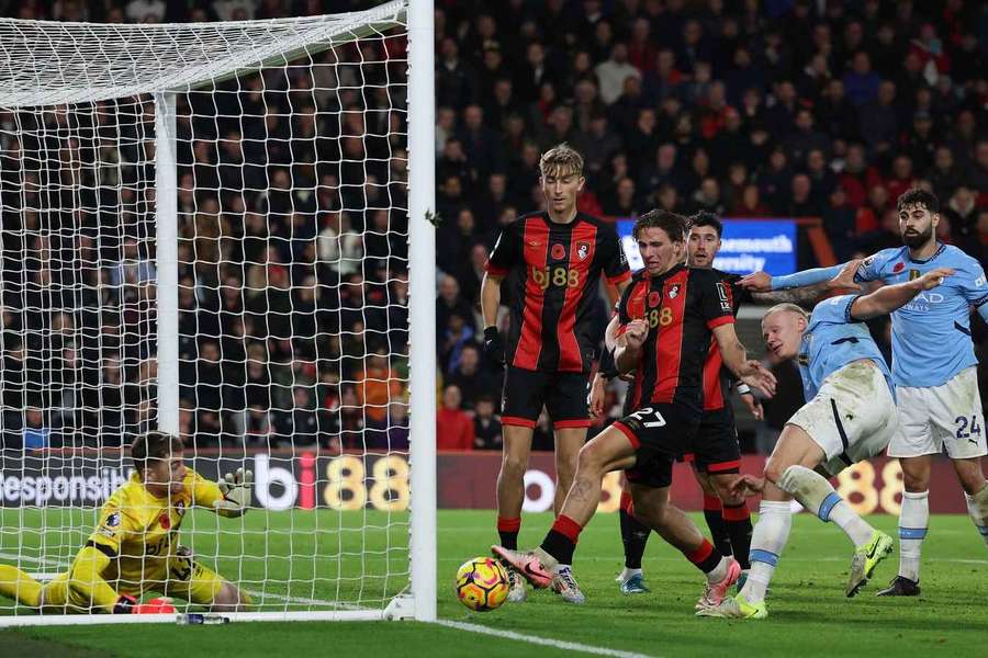 Bournemouth bezorgt koploper Manchester City een zeldzame nederlaag