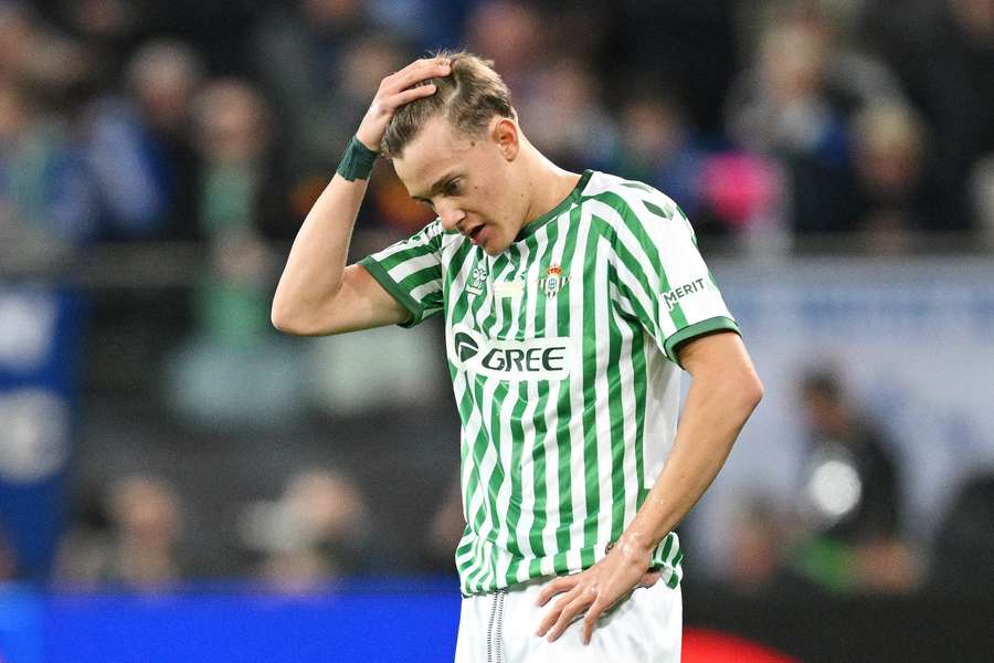Jesús Rodríguez se lamenta en la final de la Conference League