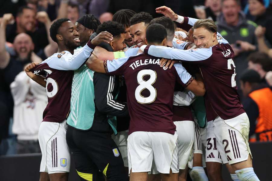 La gioia dei giocatori dell'Aston Villa