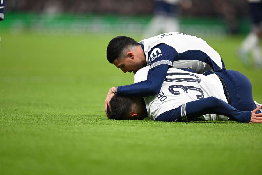 Rodrigo Bentancur ging im Ligapokal-Spiel gegen Liverpool zu Boden