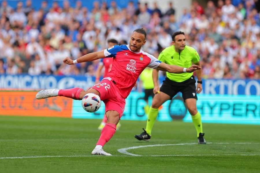 Ex-Espanyol striker Braithwaite in Everton contact