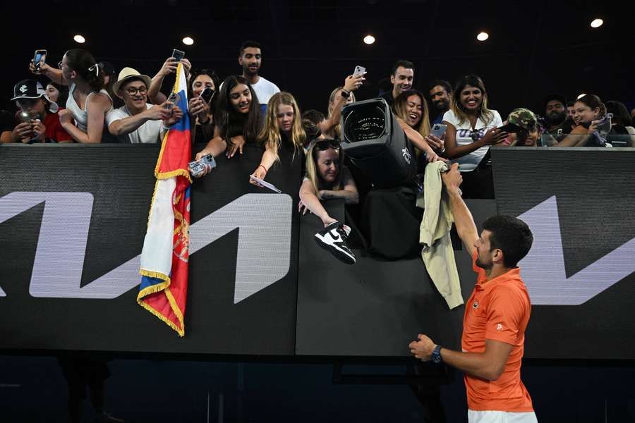 Djokovic miło przyjęty przez publiczność w Melbourne