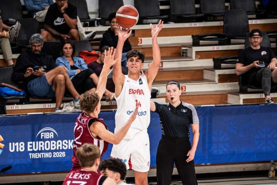 Diego Niebla, con la selección española sub 18 Diego Niebla, con la selección española sub 18