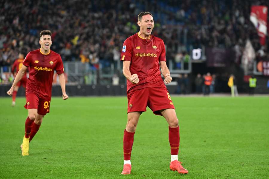 Matic fez o golo da Roma aos 90+4, já sem José Mourinho no banco, expulso aos 89.