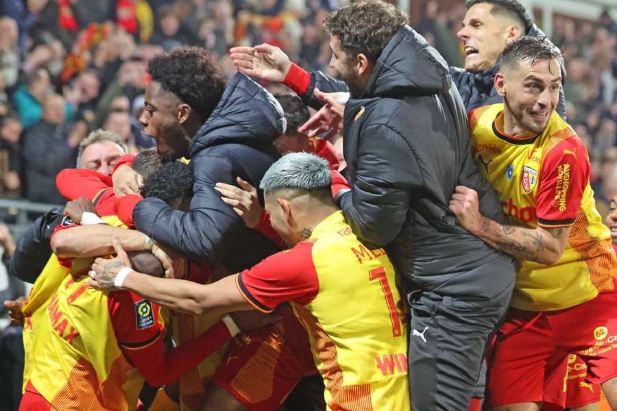 Lens célèbre la victoire contre l'OM