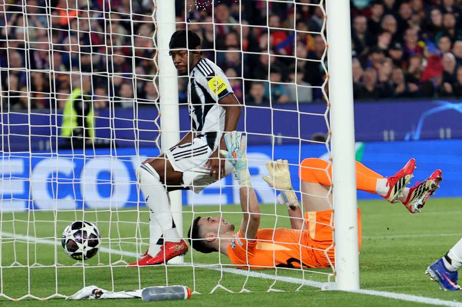 Elanga entra in porta col pallone