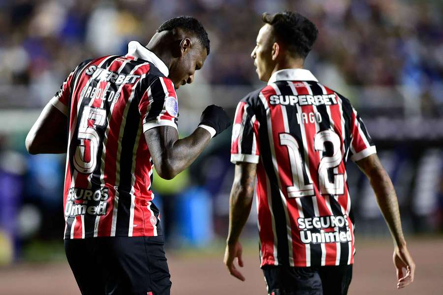 Arboleda comemora gol do São Paulo na Bolívia; mas, depois, viria mais uma vez o empate