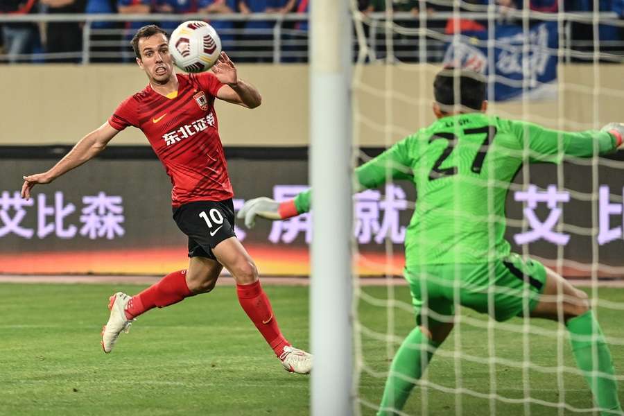Serginho vai ser o 3º brasileiro a jogar pela China nestas Eliminatórias
