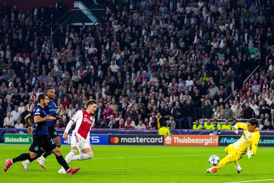 Ajax's Mika Godts misses a one-on-one with Inter goalkeeper Yann Sommer
