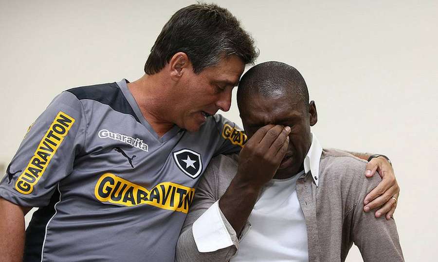 Seedorf foi às lágrimas em despedida do Botafogo Seedorf foi às lágrimas em despedida do Botafogo