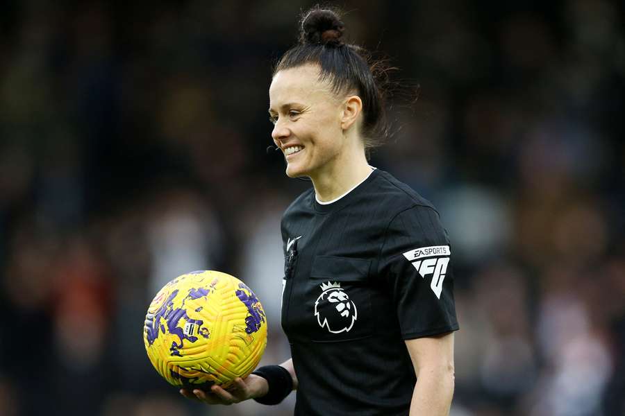 Rebecca Welch werd de eerste vrouwelijke scheidsrechter ooit in de Premier League