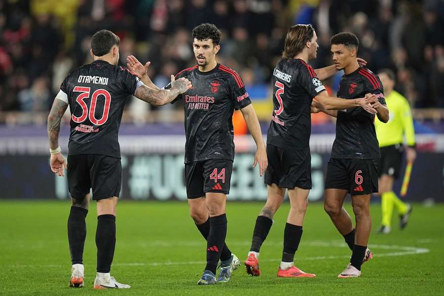 Otamendi, Tomás Araújo, Carreras e Alexander Bah no final do jogo