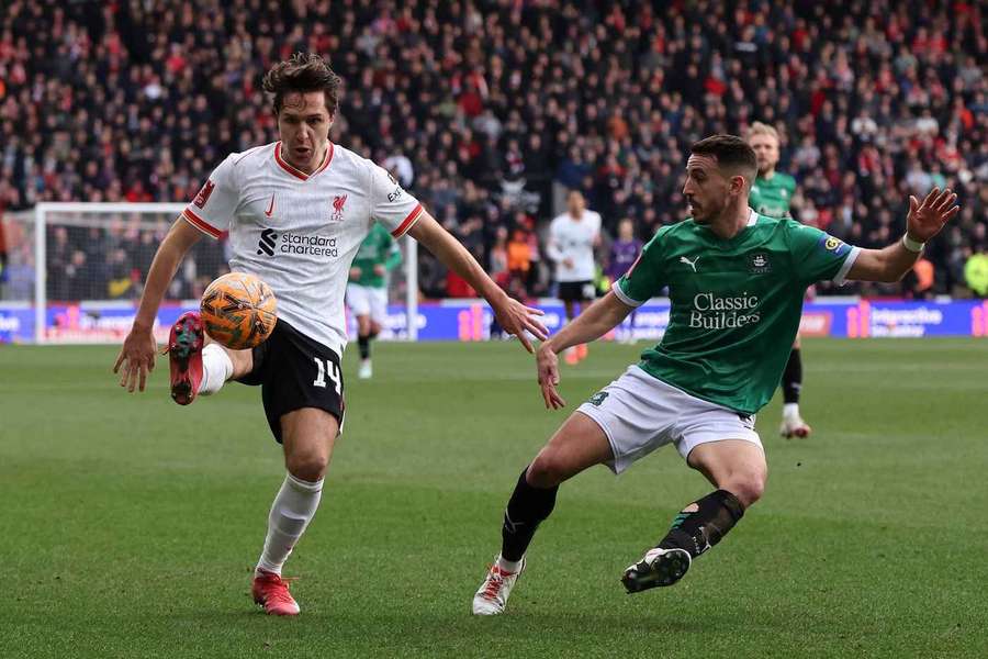 Federico Chiesa foi opção no Liverpool diante do Plymouth Argyle