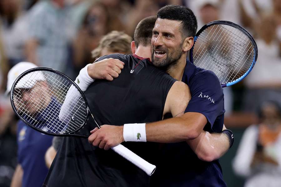 Djokovic și Draper se îmbrățișează la finalul meciului