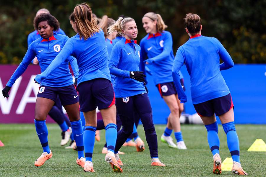 Oranje tijdens de laatste trainingssessie voorafgaand aan het duel met Spanje