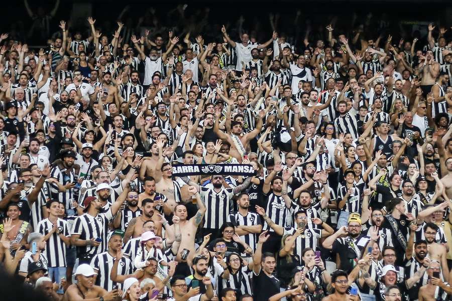 Botafogo vai em busca do título mundial
