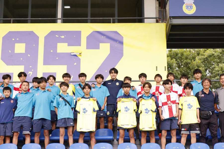 Fukui com os jovens provenientes do Japão Fukui com os jovens provenientes do Japão