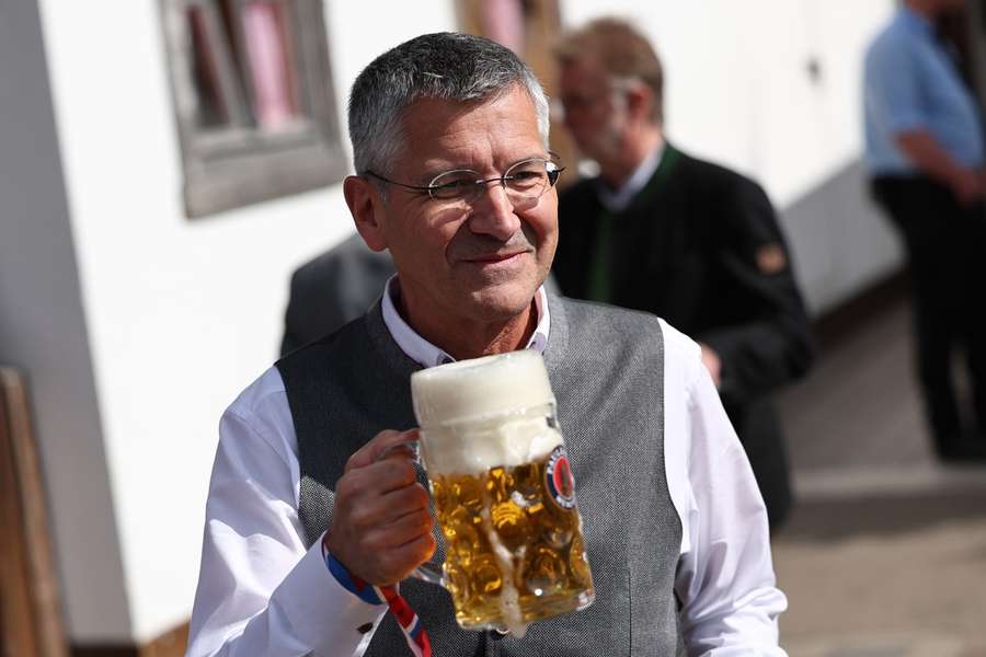Herbert Hainer besuchte am Sonntag mit dem Bayern-Tross das Münchener Oktoberfest.