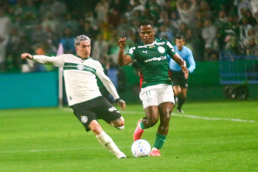 Jhon Arias jugó con el Palmeiras