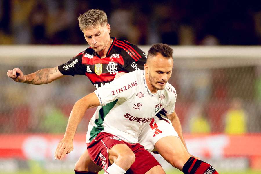 Flamengo e Fluminense fizeram um jogo monótono na etapa inicial