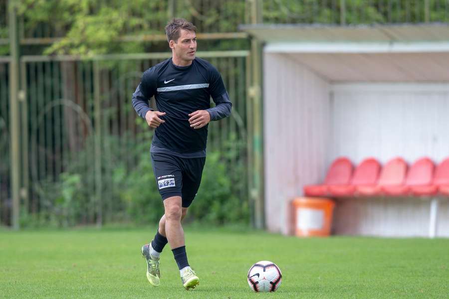 Záložník Rudolf Skácel momentálně obléká dres FK Lety.