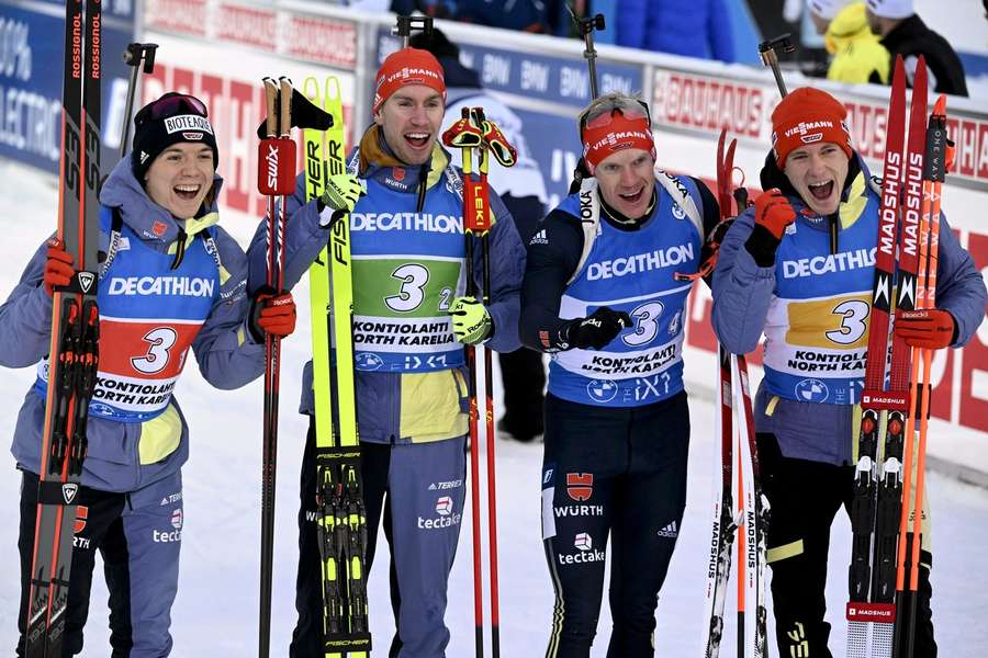 Die deutsche Männer-Staffel Justus Strelow, Johannes Kuehn, Roman Rees und Benedikt Doll heute beim Rennen in Kontiolahti (Finnland)