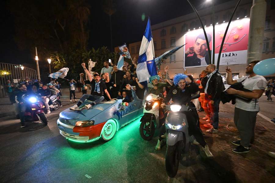 Napoli fans celebrate