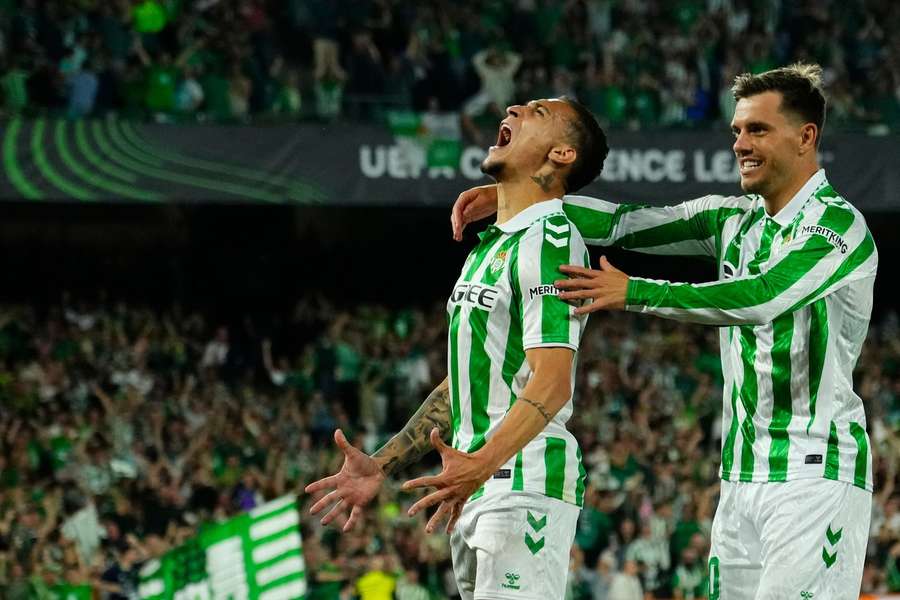 Antony celebrates after scoring for Betis during the UEFA Conference League 2024/25 Semi Final First Leg match against Fiorentina 