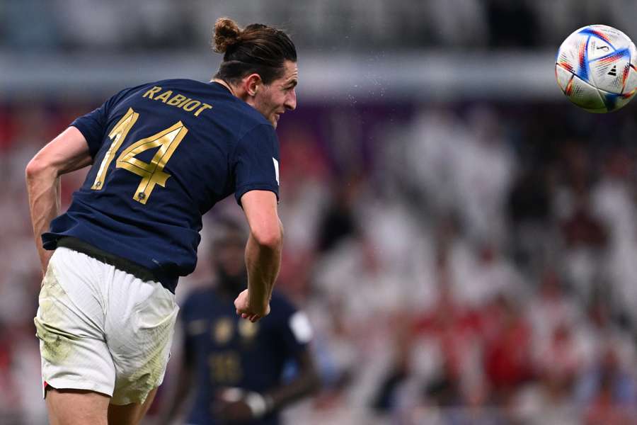 Adrien Rabiot scorede landsholdsmål nummer tre i karrieren, da Frankrig i gruppespillets første runde besejrede Australien med 4-1. 