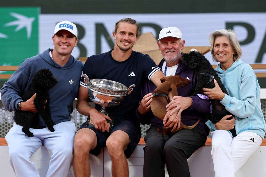 Zverev holte bei den French Open seinen ersten Grand-Slam-Titel Zverev holte bei den French Open seinen ersten Grand-Slam-Titel