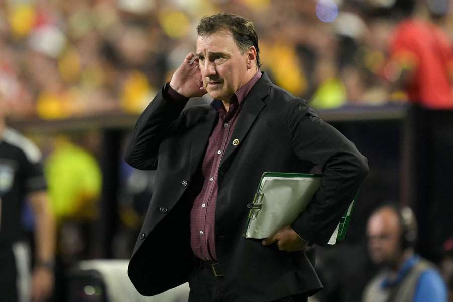 Colombia head coach Nestor Lorenzo reacts during Ghana matchup Colombia head coach Nestor Lorenzo reacts during Ghana matchup