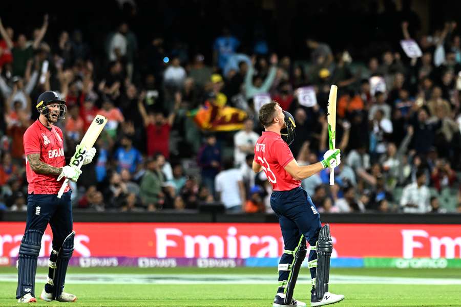 Brilliant Hales and Buttler rout India as England reach T20 final