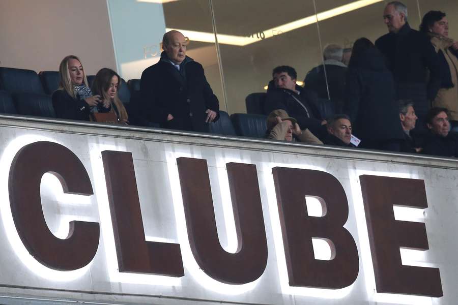 Pinto da Costa reforça posição na SAD do FC Porto com compra de mais 1.298 ações