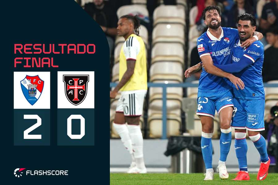 Héctor Hernández festeja o golo com Ricardo Esgaio