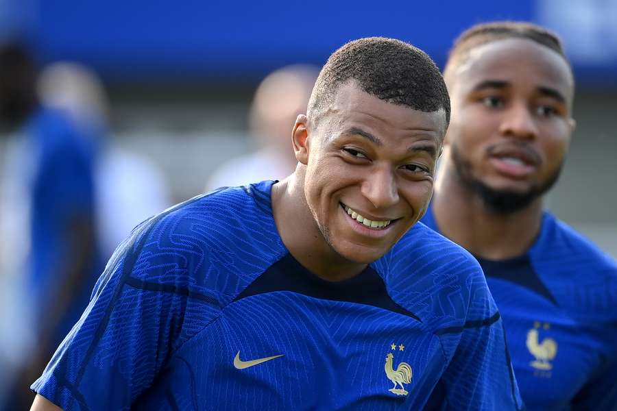 Mbappé, segundo o L'Equipé, disse ao PSG que não renovará seu contrato