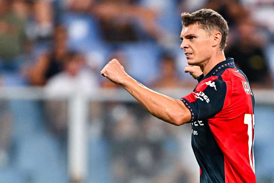 Elias Havel del Genoa festeggia dopo aver segnato un gol durante la partita di Coppa Italia contro l'Ascoli. Elias Havel del Genoa festeggia dopo aver segnato un gol durante la partita di Coppa Italia contro l'Ascoli.