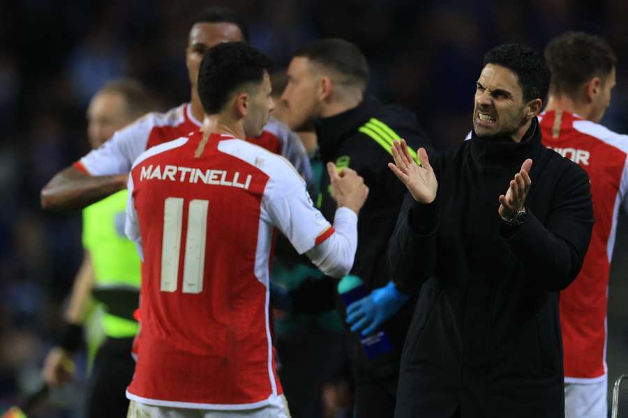 Mikel Arteta applauds during the UEFA Champions League last 16 first leg football match between FC Porto and Arsenal