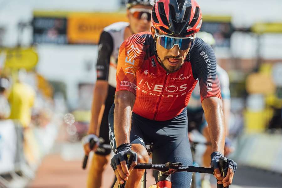 O ciclista colombiano Daniel Martínez (BORA-hansgrohe) parte de amarelo para a terceira etapa da Volta ao Algarve