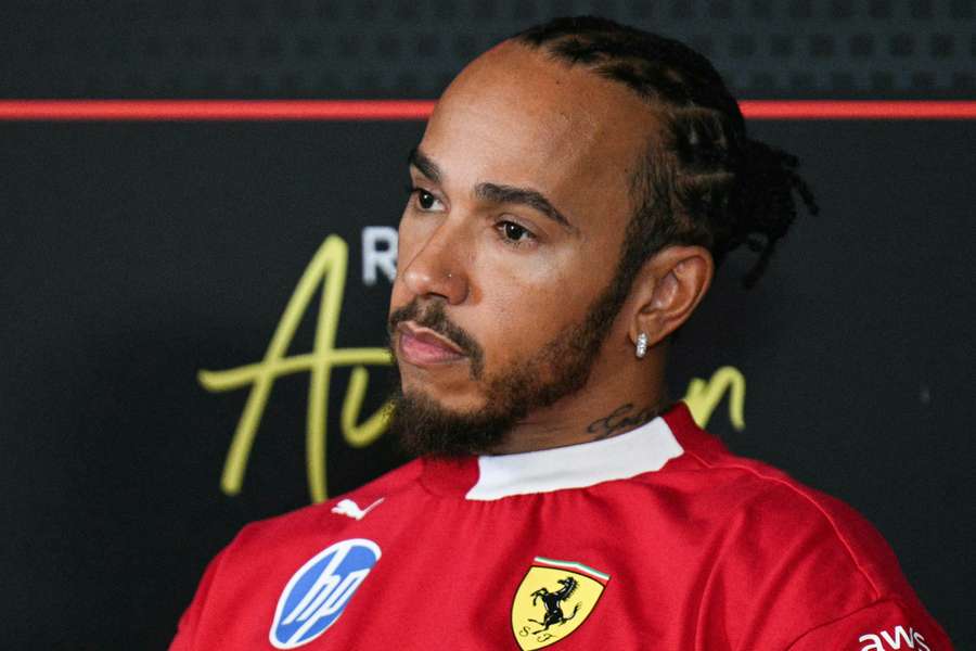 Hamilton habla ante la prensa