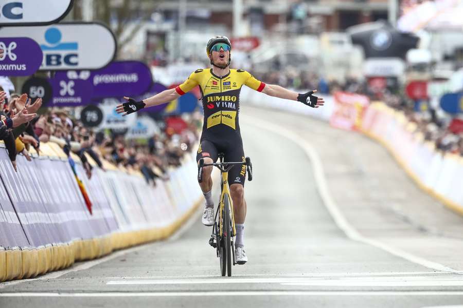 Grootse en grandioze zege Dylan van Baarle in Omloop Het Nieuwsblad