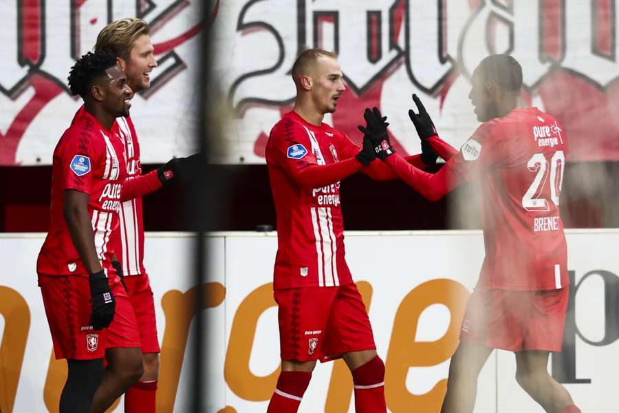 FC Twente blijft winnen in Enschede en houdt de nul tegen FC Utrecht